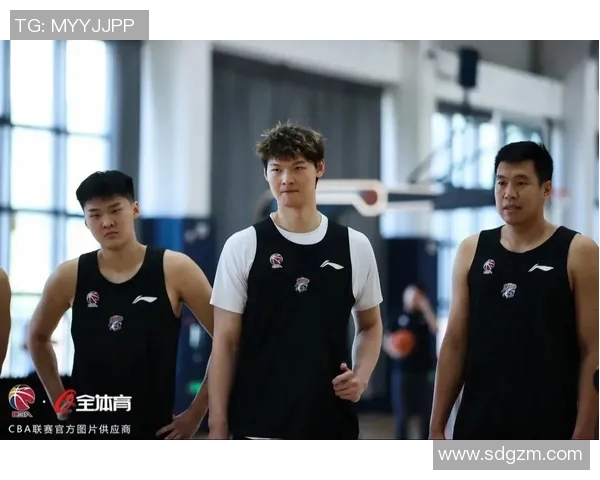 CBA激战上海久事迎战天津队全力争胜展现篮球魅力